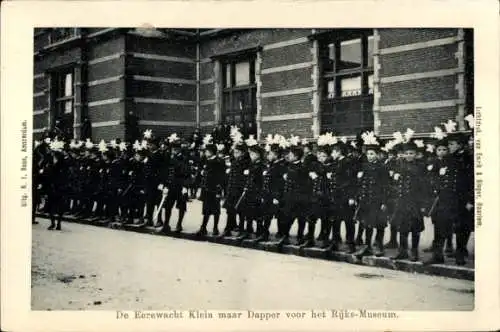 Ak Amsterdam Nordholland Niederlande, Ehrengarde am Reichsmuseum