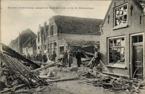 Ak Zierikzee Zeeland, Verwoesting, Zerstörung durch Bombenabwurf 1917, St. Domusstraat, 1. WK