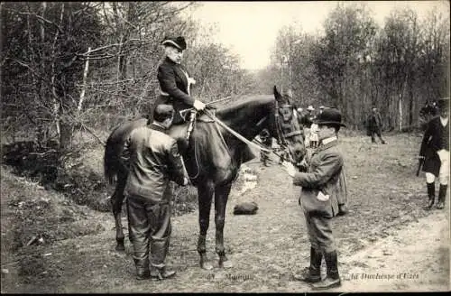 Ak Yvelines, Madame la Duchesse d'Uzes, Jagdgesellschaft