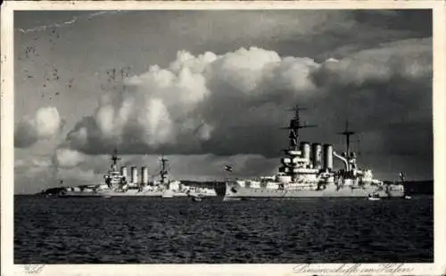 Ak Kiel in Schleswig Holstein, Deutsche Kriegsschiffe, Linienschiffe im Hafen