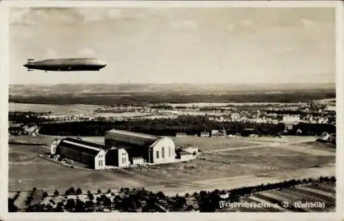 Ak Friedrichshafen am Bodensee, Zeppelin Luftschiff, Hangar, Fliegeraufnahme