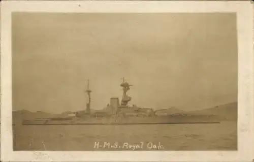 Foto Ak Britisches Kriegsschiff, HMS Royal Oak, Schlachtschiff