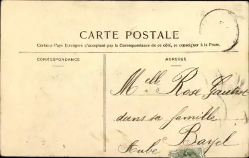 Ak Theaterszene Les Bottes du Gendarme, Mann in Uniform, Mädchen mit Säbel