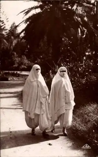 Ak Araberinnen in Volkstracht, Verschleierte Frauen