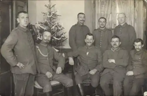 Foto Ak Deutsche Soldaten in Uniformen, Ers. Btl. beim Res. Inf. Rgt. 5, I WK