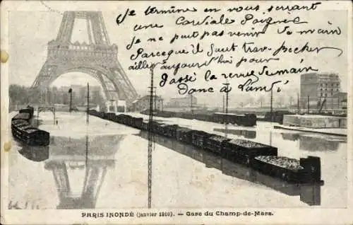 Ak Paris VII, Bahnhof Champ de Mars, Eiffelturm, Hochwasser Januar 1910