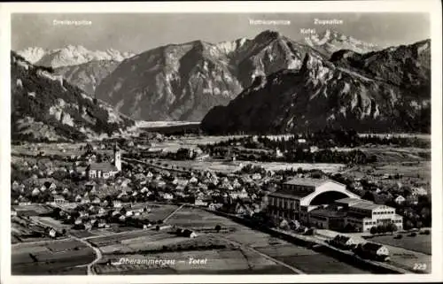 Ak Oberammergau in Oberbayern, Gesamtansicht, Dreitorspitze, Kofel, Zugspitze, Nothkarspitze