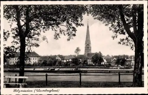 Ak Holzminden an der Weser, Teilansicht mit Kirche und Weserufer