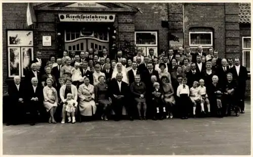 Foto Ak Breklum in Nordfriesland, Gasthaus Kirchspielkrug, Hochzeitsgesellschaft