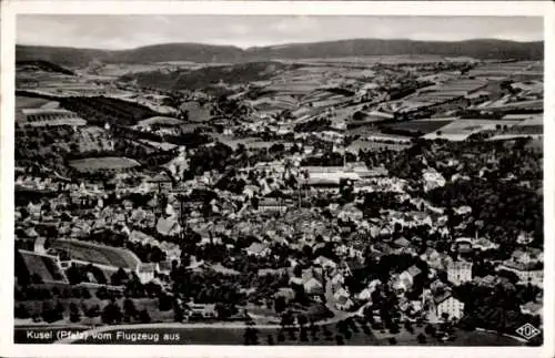 Ak Kusel in der Pfalz, Fliegeraufnahme von der Stadt