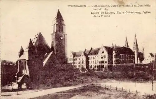 Ak Wiesbaden in Hessen, Lutherkirche, Gutenbergschule, Dreifaltigkeitskirche