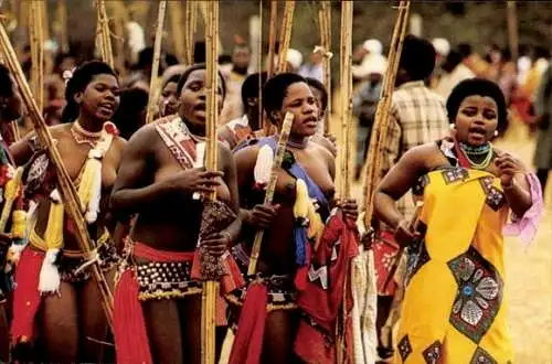 Ak Afrikanerinnen in Volkstracht, Gruppenbild, Erotik