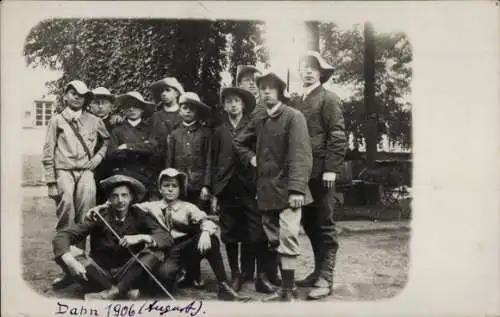 Foto Ak Gruppenbild der Jungen, Hüte, Dahn 1906