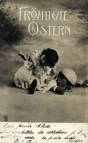 Ak Glückwunsch Ostern, Mädchen mit einem Hasen, Ball