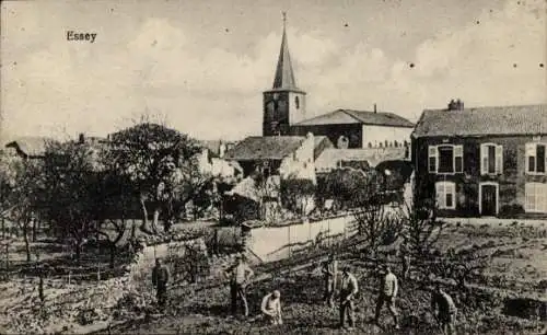 Ak Essey Meurthe et Moselle, Teilansicht der Ortschaft, Kirche, Feldarbeiter