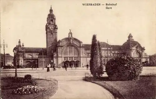 Ak Wiesbaden in Hessen, Bahnhof