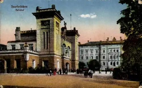 Ak Saarbrücken, Bahnhof, Seitenansicht links, Verkehr