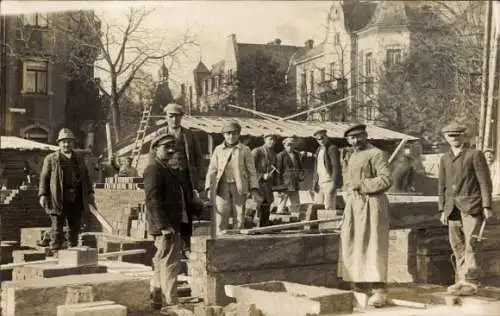 Foto Ak Dresden Pieschen, Wilder-Mann-Straße, Arbeiter auf einer Baustelle, Bauarbeiter, 1926