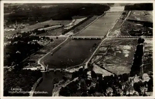 Ak Leipzig in Sachsen, Hochflutregulierungsbecken, Wehr, Fliegeraufnahme