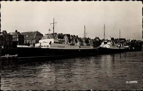 Ak Dieppe Seine-Maritime, Kuriere aus England am Kai