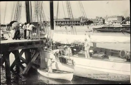 Ak Trouville-Calvados, Hafen, Boot, Schiff, Fahrgäste