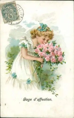 Präge Ak Mädchen mit Blumenstrauß, Rosen