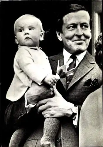 Ak Prinz Claus von Amsberg, Prinz Willem Alexander als kleines Kind