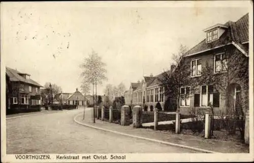 Ak Voorthuizen Gelderland Niederlande, Kerkstraat mit Christ School