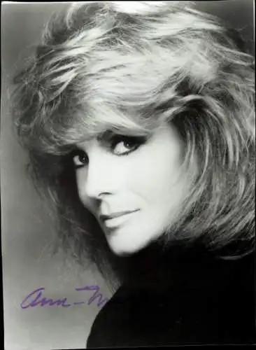 Foto Schauspielerin und Sängerin Ann Margret, Portrait, Autogramm