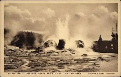 Ak Wyoming USA, Yellowstone National Park, Grotto Geyser, Upper Basin