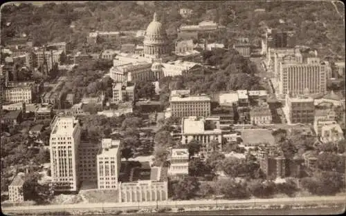 Ak Madison Wisconsin USA, Central Part, Capitol Square, Luftaufnahme