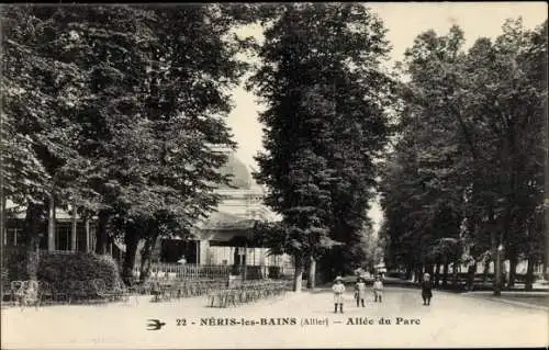 Ak Néris les Bains Allier, Blick auf die Parkgasse