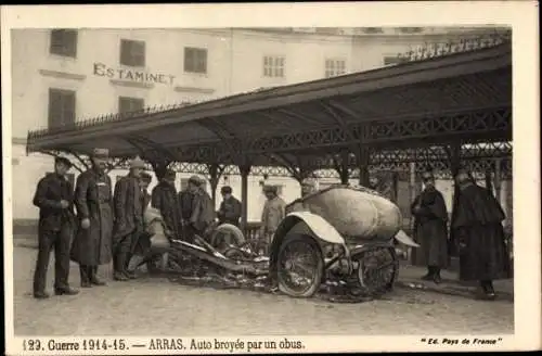 Ak Arras Pas de Calais, Krieg 1914-1915, Auto von einer Granate zerschmettert