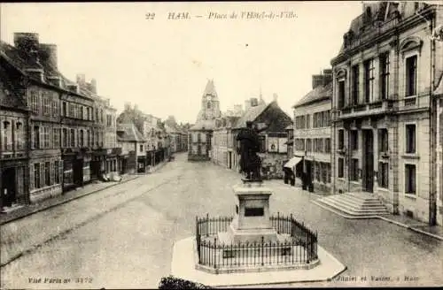 Ak Ham Somme, Place de l'Hotel de Ville