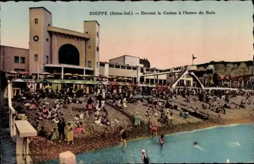 Ak Dieppe Seine Maritime, Devant le Casina a l'heure du Bain