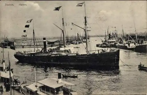 Ak Szczecin Stettin Pommern, Frachtdampfer im Hafen