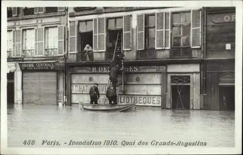 Postkarte Paris VI, Quai des Grands Augustins, Die Große Seine-Flut 1910