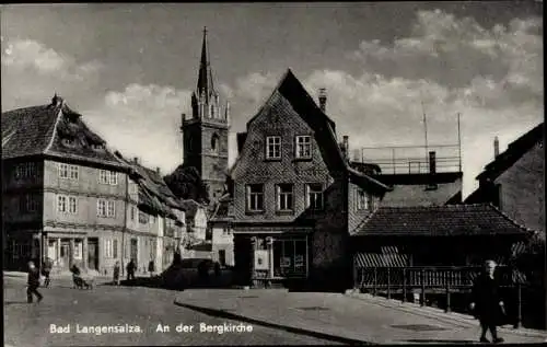 Ak Bad Langensalza in Thüringen, Bergkirche, Passanten