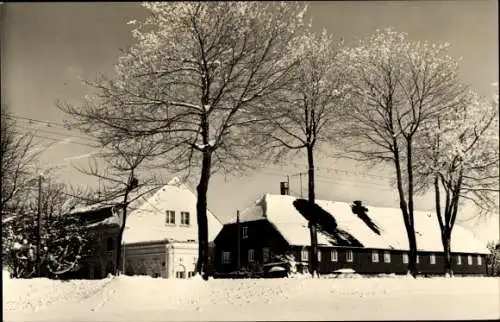Ak Schöneck im Vogtland, Ferienheim Tannenhaus, VEB Energieversorgung Dresden, Winter