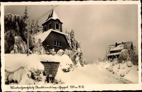 Ak Oberbärenburg Altenberg im Erzgebirge, Gebäude, Winteransicht