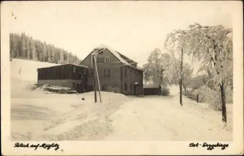Ak Müglitz Altenberg im Erzgebirge, Straßenpartie, Winteransicht