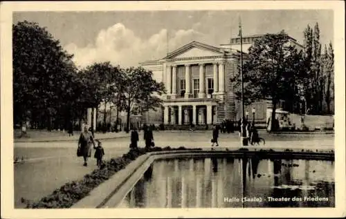 Ak Halle an der Saale, Theater des Friedens, Passanten, Brunnen