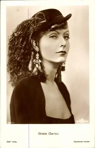 Ak Schauspielerin Greta Garbo, Portrait, Ohrschmuck