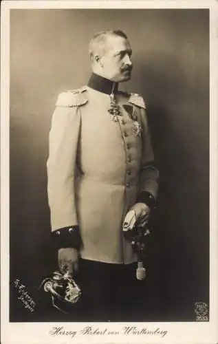 Ak Herzog Robert von Württemberg, Portrait in Uniform, Pickelhaube