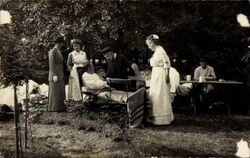 Foto Ak Großherzogin Luise von Baden, Lazarett, Soldaten