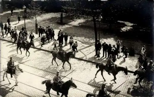 Foto Ak Colmar Kolmar Elsass Haut Rhin, Französische Soldaten zu Pferden, I. WK