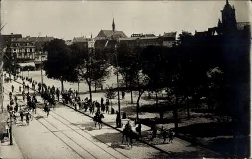 Foto Ak Colmar Kolmar Elsass Haut Rhin, Französische Soldaten zu Pferden, I. WK