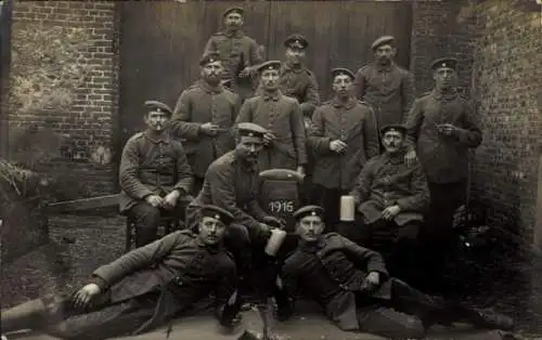 Foto Ak Deutsche Soldaten in Uniformen, Bayr. Res. Feld Art. Rgt. No. 1, I WK