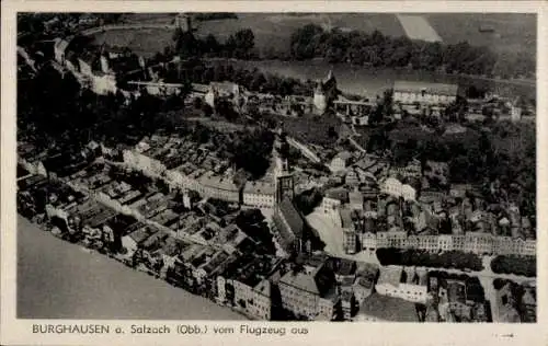 Ak Burghausen an der Salzach Oberbayern, Totalansicht, Blick vom Flugzeug