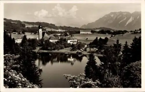 Ak Höglwörth Anger im Rupertiwinkel Oberbayern, Teilansicht, Untersberg, Kirchturm